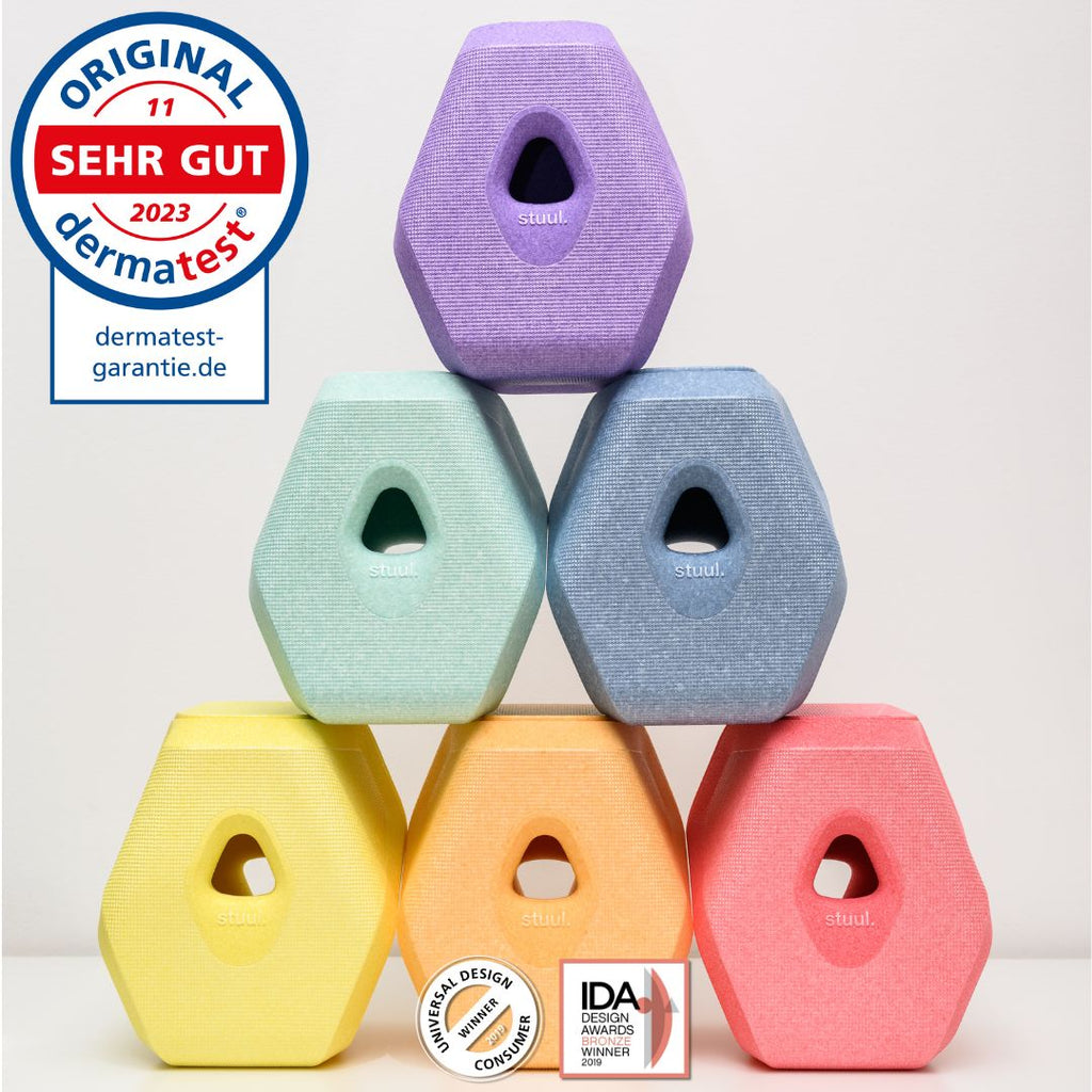 Stuul Toilettenhocker Candy-Collection mit Dermatest-Siegel und Design-Award-Abzeichen